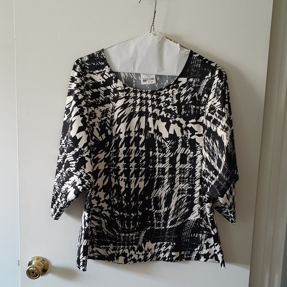 Women's Black and White top
